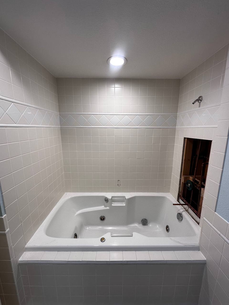 Bathroom Jacuzzi Tile Surround